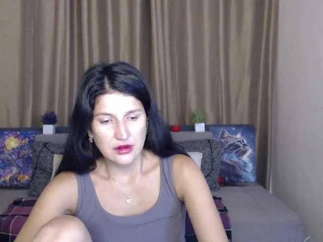 AliannaSoloKisses on BongaCams 