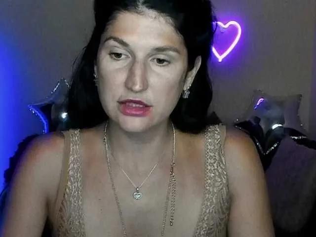 AliannaSoloKisses on BongaCams 