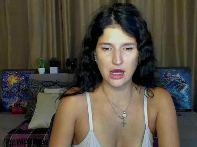 AliannaSoloKisses on BongaCams 