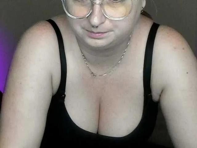 Offline Aliciaredluv on BongaCams