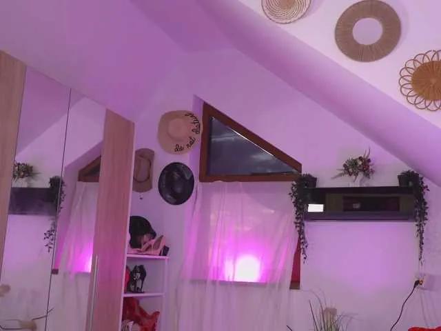 Offline Amaliamour on BongaCams