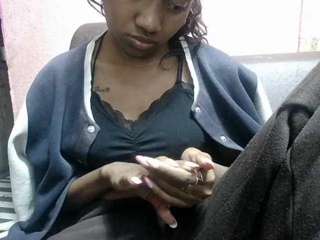 Offline Amelia25 on BongaCams