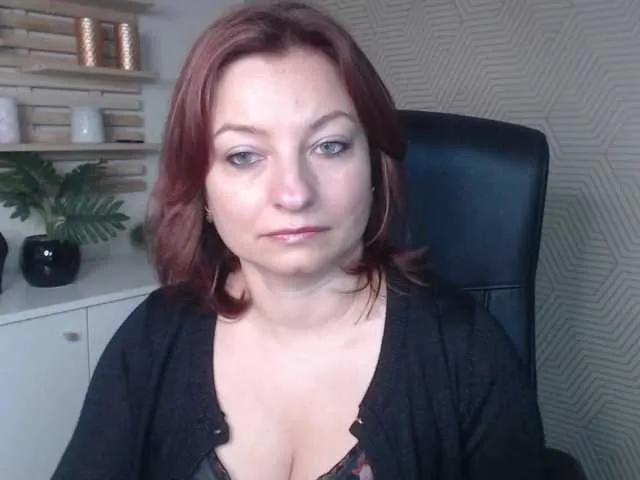 Offline angelaLove13 on BongaCams