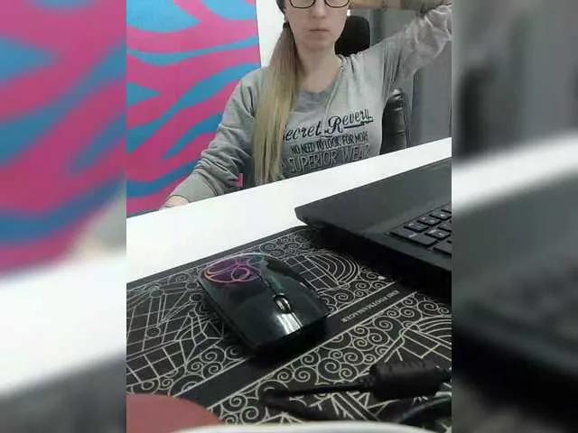 Offline Angelinamik on BongaCams