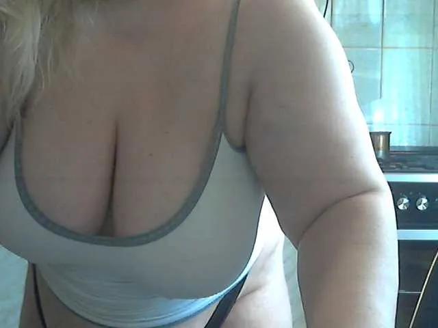 Offline AriannaMilf on BongaCams