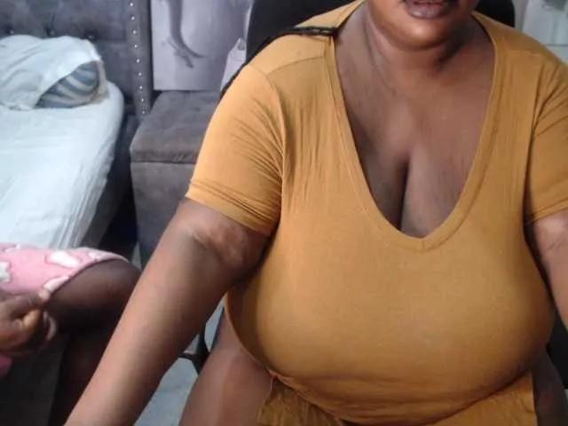 Offline bigboobscoupls on BongaCams
