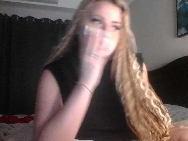 Offline BlondeDollTia on BongaCams