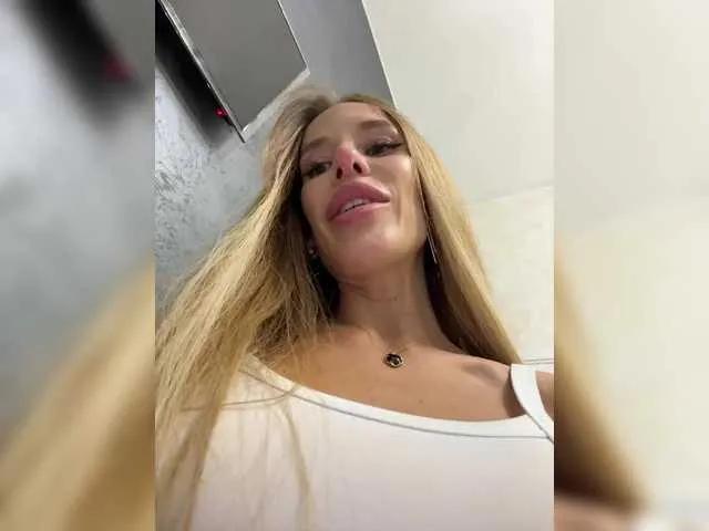 Offline blondinochkaa on BongaCams