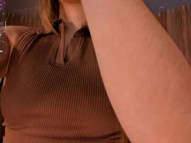 Offline CarolineGrace on BongaCams