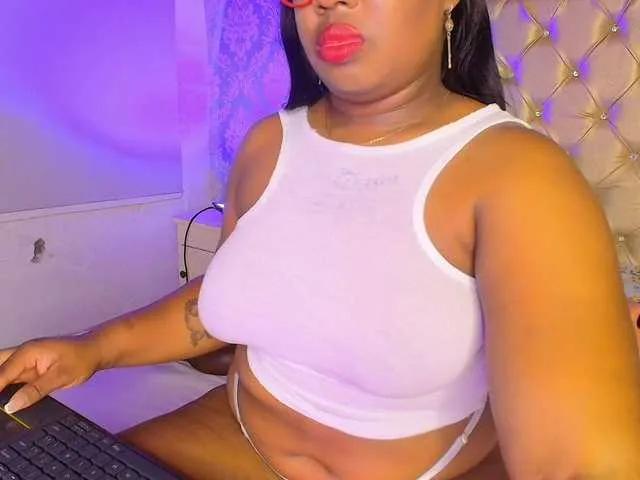 Freechat CaseyMoons on BongaCams