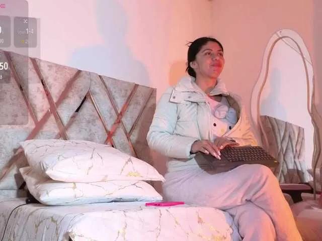 Offline Cloesweety on BongaCams