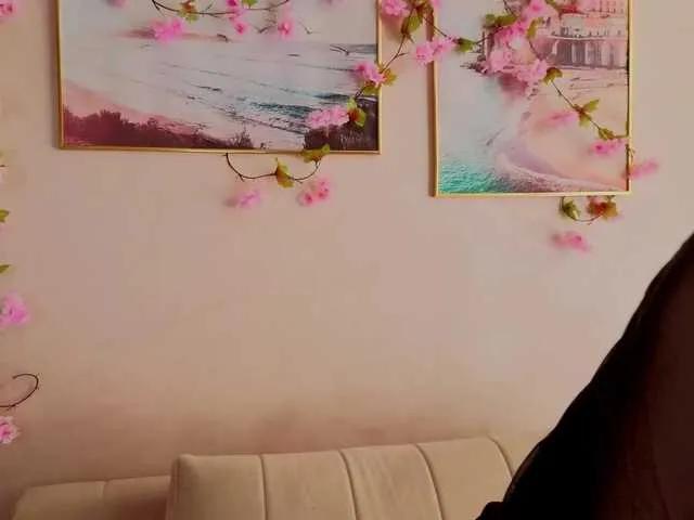Freechat CrimsonAura on BongaCams