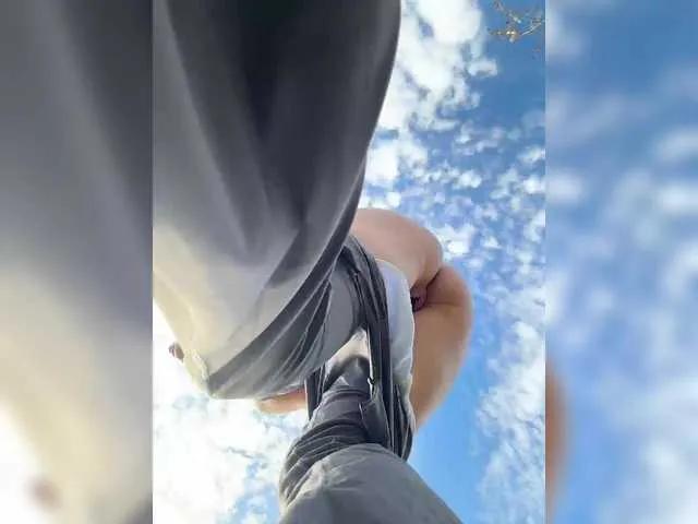 Offline daddySgirl9 on BongaCams