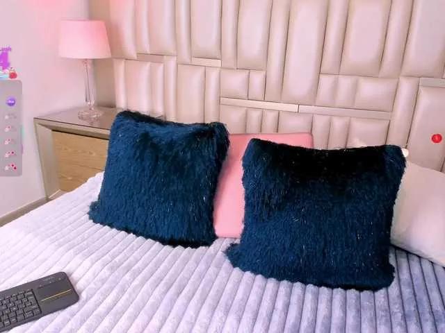 Offline EinnyMure on BongaCams