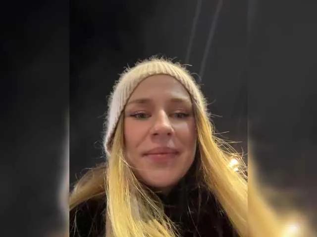 elegantbabe — I love a man who knows what he wants and exactly how to get it. Confidence is hot, but thinking about my desires? Even hotter  So go ahead --- impress me... if you can