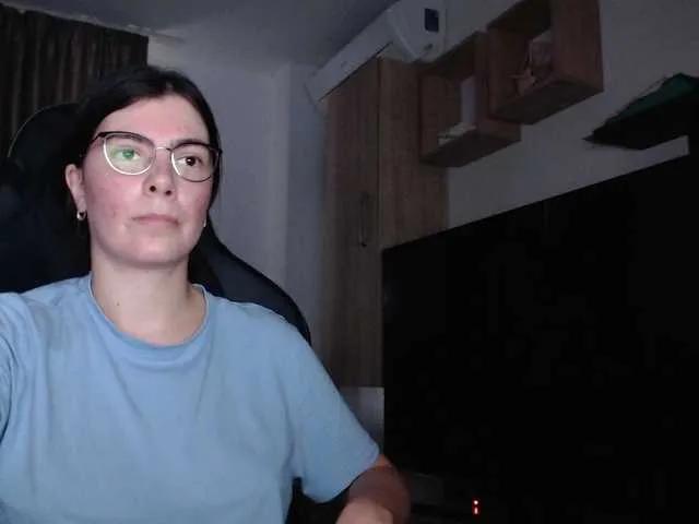 Offline Elinor21 on BongaCams