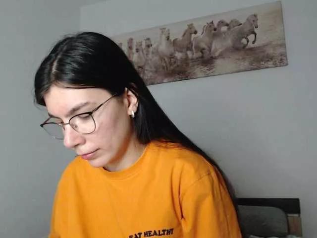 Offline Elinor21 on BongaCams