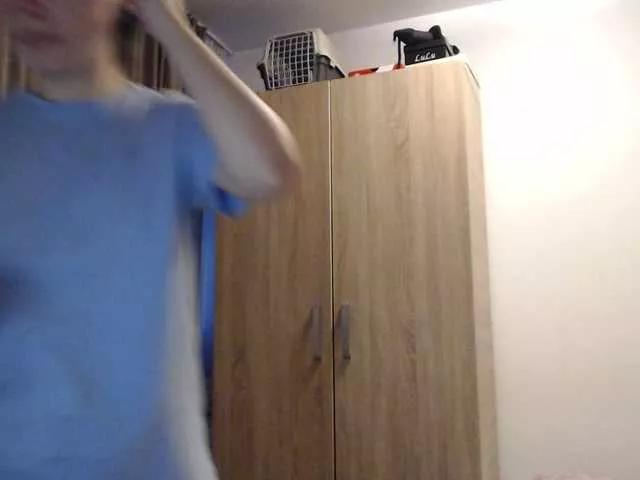 Offline Elinor21 on BongaCams