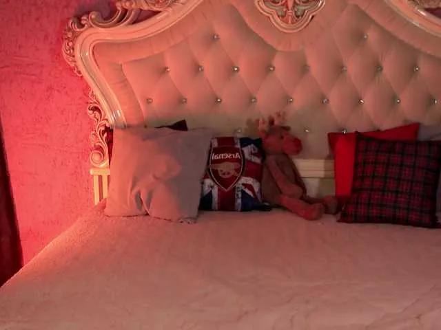 Freechat enchantressss on BongaCams