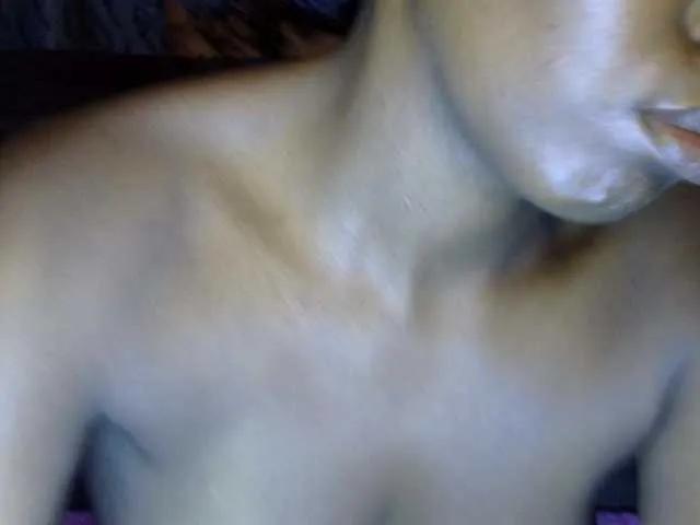 Freechat Gladwell on BongaCams