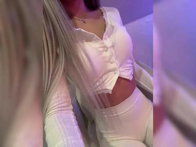 Offline HollyPolly111 on BongaCams