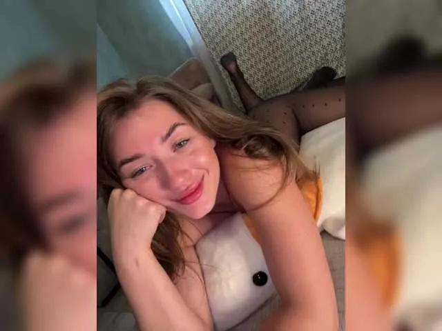 Offline juicy-peachh on BongaCams