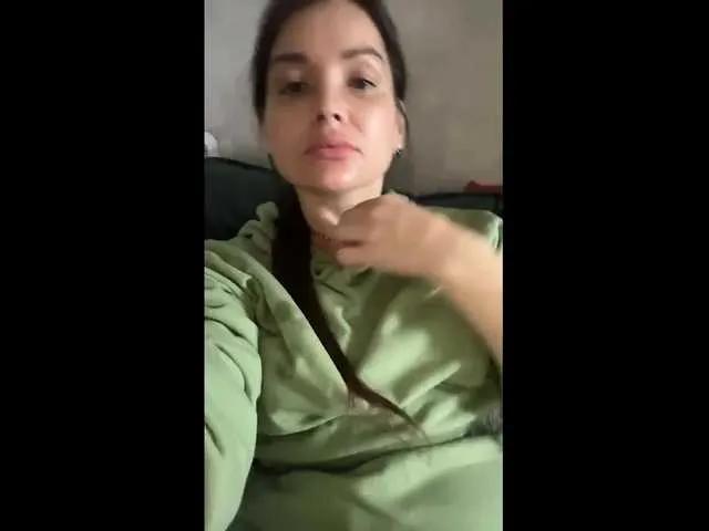 Offline KikiMilf84 on BongaCams