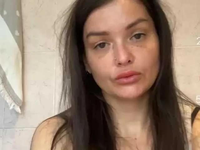 Offline KikiMilf84 on BongaCams