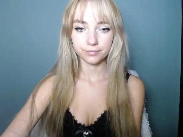 Offline LuciaLovely on BongaCams