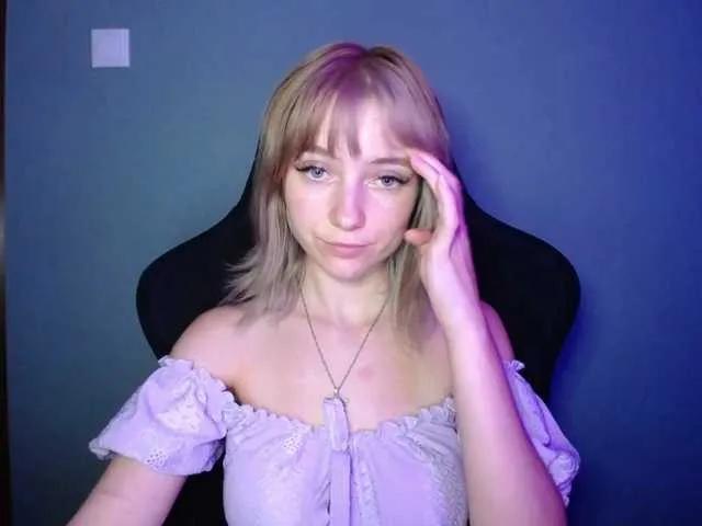Offline LuciaLovely on BongaCams