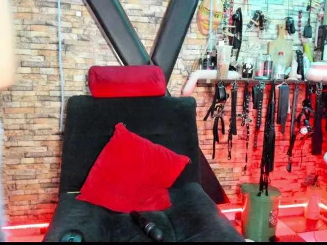 Offline lukis01-luna0 on BongaCams