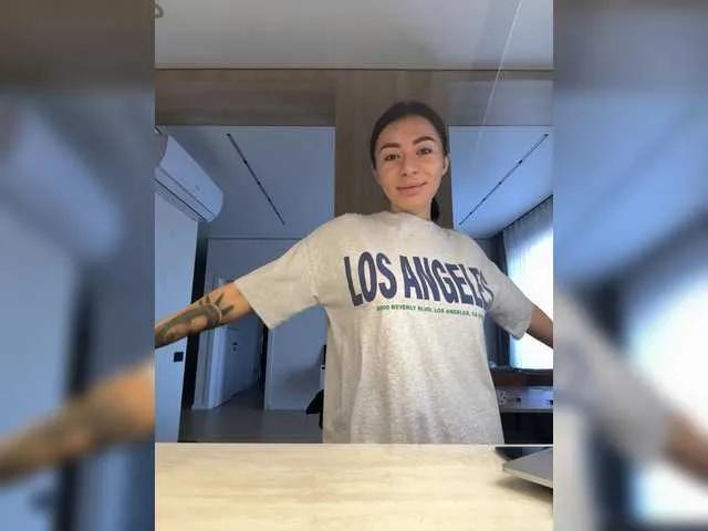 Offline Lunadesire on BongaCams