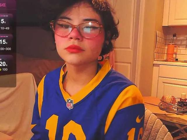 Offline LunaMilav on BongaCams