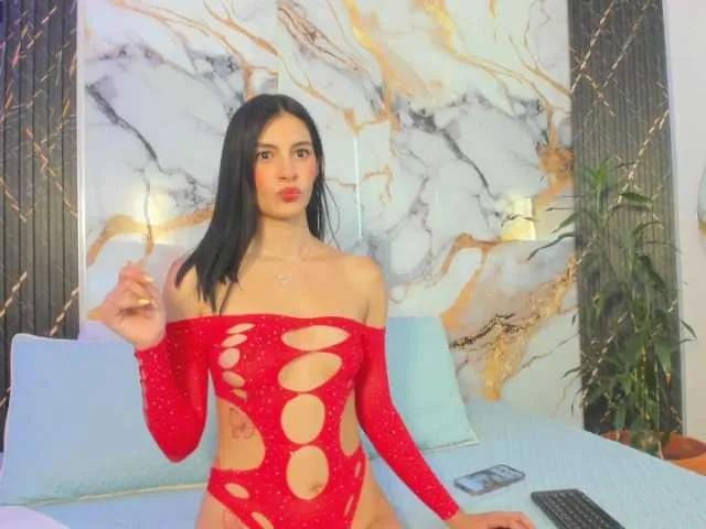 Offline MartiinaRosse on BongaCams