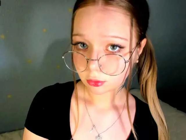 MelMooon on BongaCams 