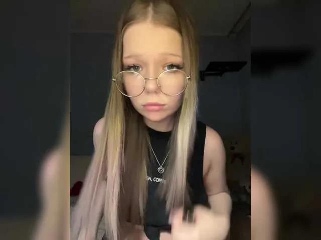 MelMooon on BongaCams 