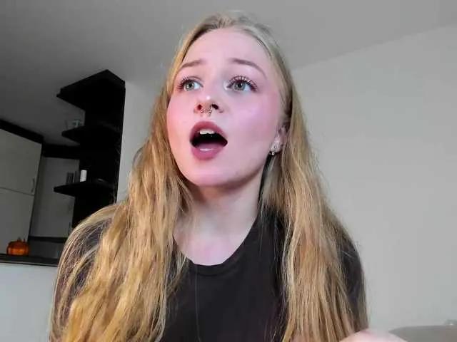 MiaMeowa — Flirting and sharing same interests