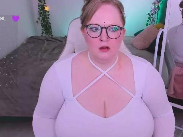 Offline MilanaSkyingg on BongaCams