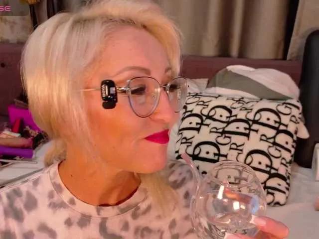 Freechat Milforja on BongaCams