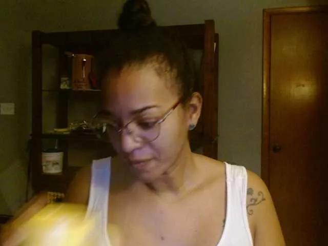 Offline Moranguh on BongaCams