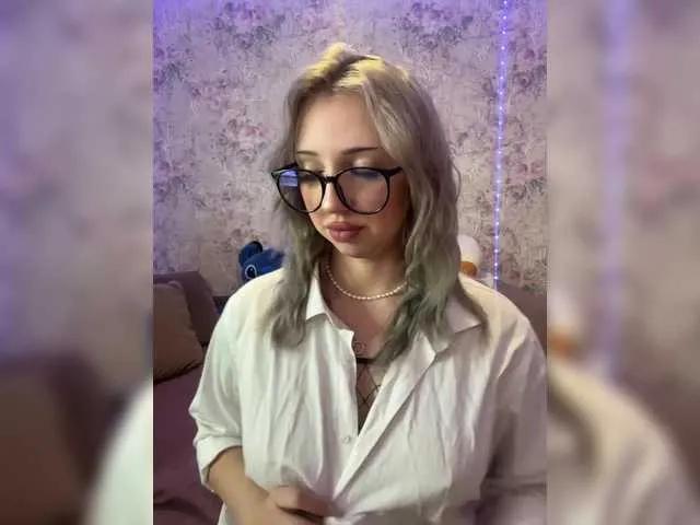 Offline Nice-rats02 on BongaCams