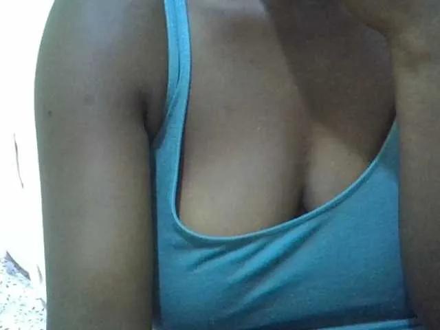 Freechat pretty-lioness on BongaCams