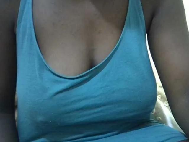 Freechat pretty-lioness on BongaCams