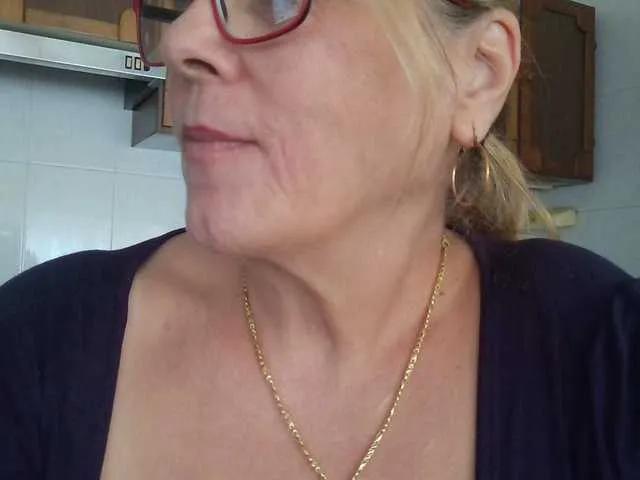 Offline pussyboom11 on BongaCams