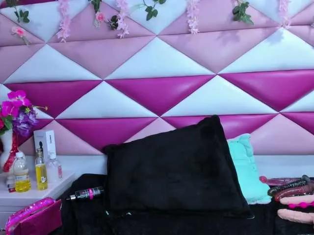 Offline SalmaSantos on BongaCams