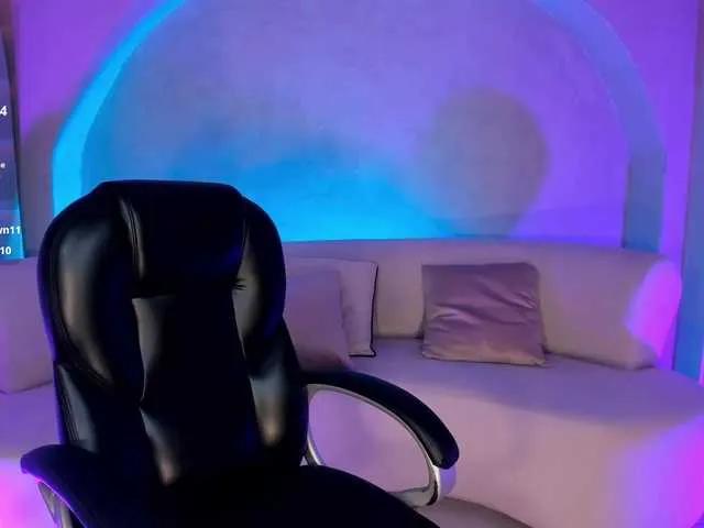 SamanthaKlein — I get horny with educated, kinky people who want to be naughty... I love that they treat me with love, but I love being your bad girl and awakening your darkest desires.