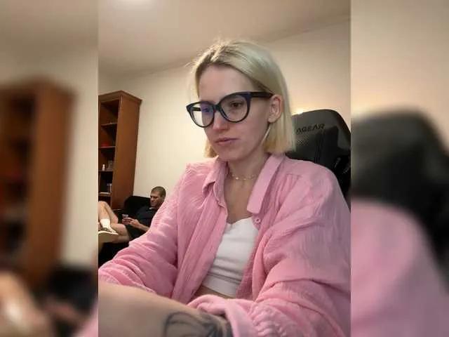 BongaCams Sexy-Sweets is Freechat Sexy-Sweets — tokens and compliments)