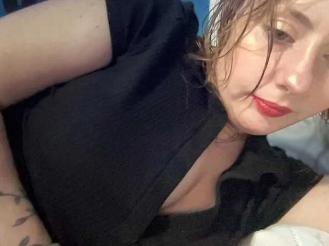 Offline skarlett-rose on BongaCams