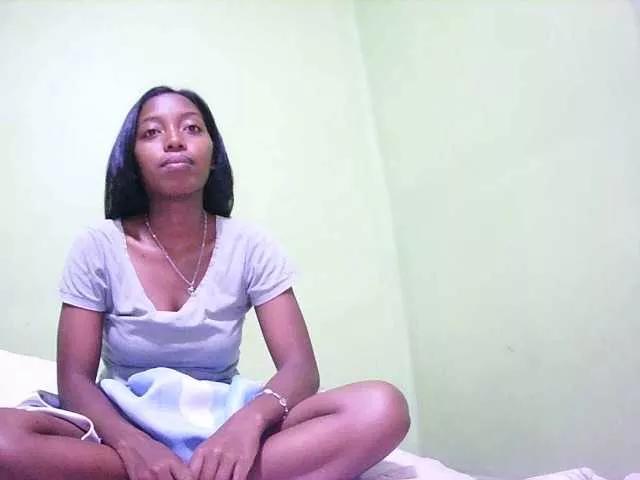 Freechat taniah on BongaCams