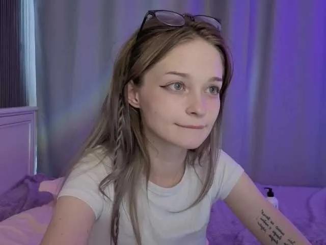 Offline vialeta-baby on BongaCams